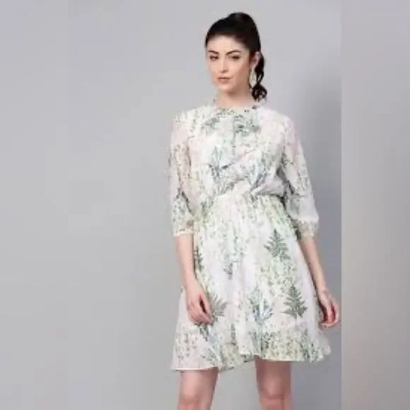 Women's Off-White Floral Skater Dress - SASSAFRAS size XSmall - Picture 6 of 7